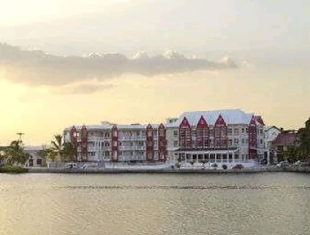 Ramada Tikal Isla De Flores Hotel Exterior foto